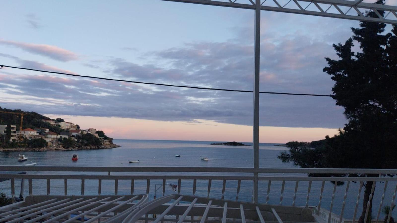 Captain'S Villa Molunat Bagian luar foto
